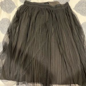 Never worn Banana Republic Skirt. Tags are still on